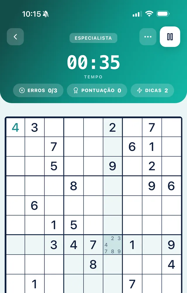 Uma partida de sudoku difícil em andamento no SudoKoum, com cronômetro, pontuação e contador de erros